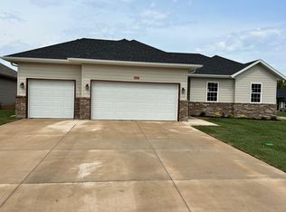 5543 W Mangrove St, Springfield, MO 65802