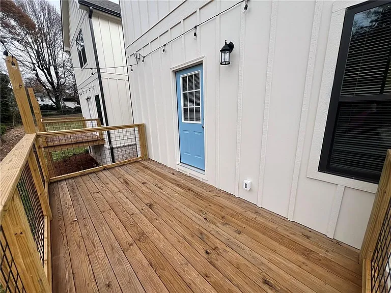 1027 Park Hill Dr — Photo 11