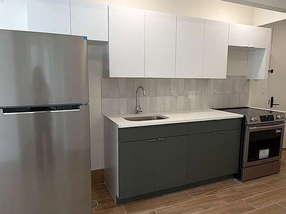 5th image of 895 E 54th St #2