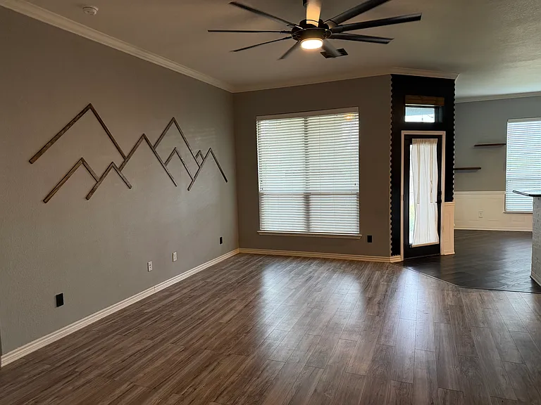 5936 Alexandria Dr — Photo 4