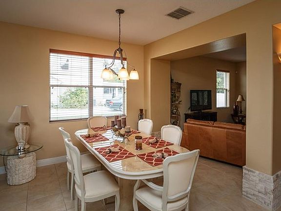 5th image of 303 Black Springs Ln
