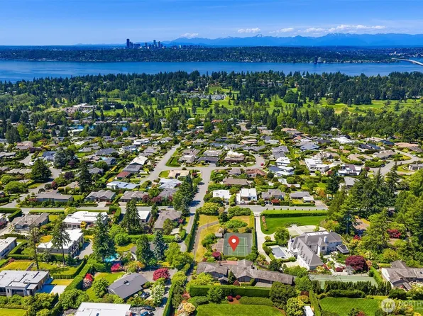 1700 92nd Avenue NE, Clyde Hill, WA 98004