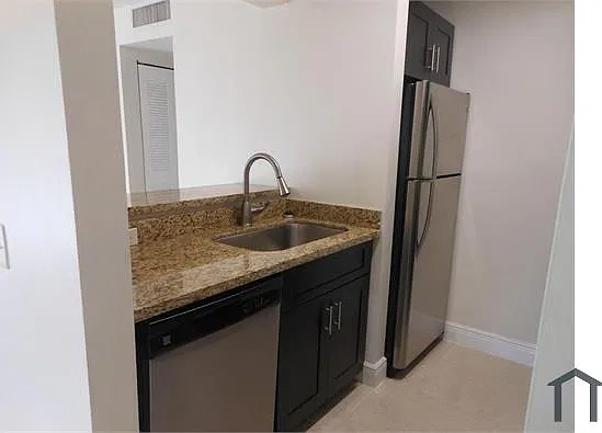 2 bed, 921 sqft, $2,490 — Photo 2