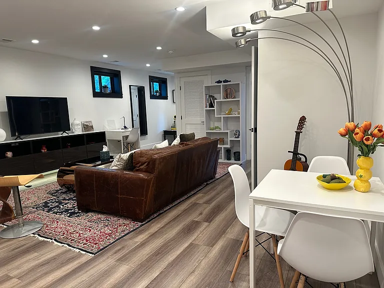 1404 Emerson St NW — Photo 14