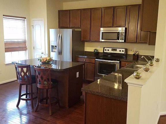 5th image of 614 S Twin Lakes Blvd