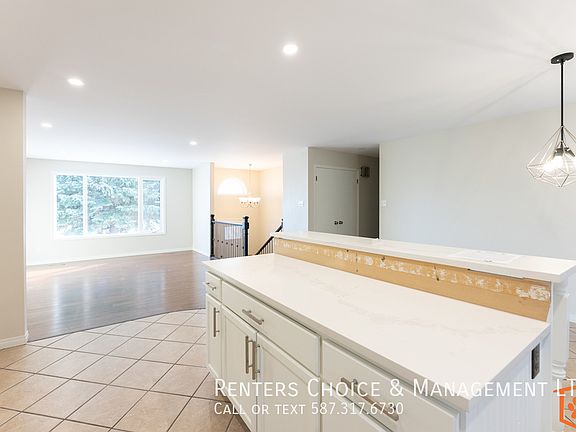 4th image of 19A Mount Blakiston Pl W