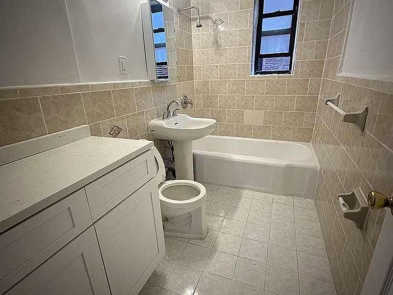 505 E 178th St #4B — Photo 2
