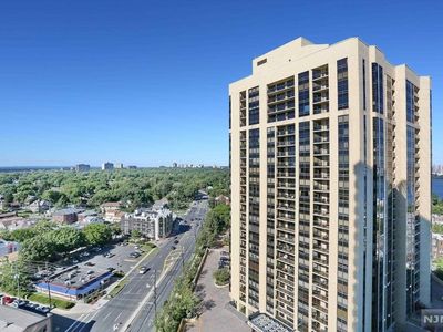 800 Palisade Ave APT 1605, Fort Lee, NJ, 07024