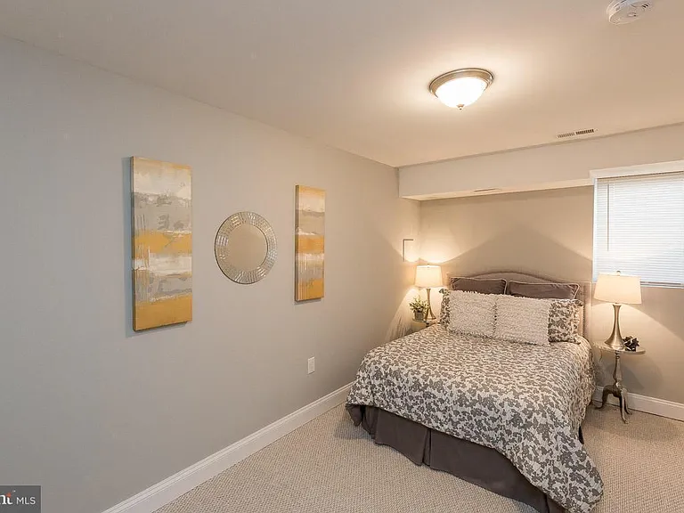 951 Jefferson St NE — Photo 1
