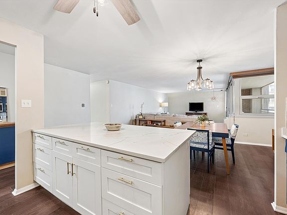 5th image of 6147 N Sheridan Rd APT 11A
