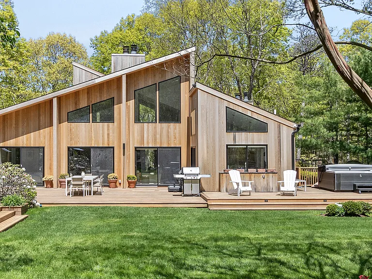 570 Sag Harbor Tpke — Photo 35