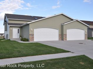 4006 9th St S, Moorhead, MN 56560