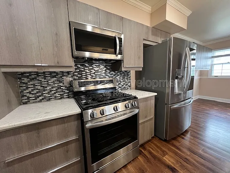 1540 Edgefield Ln — Photo 3
