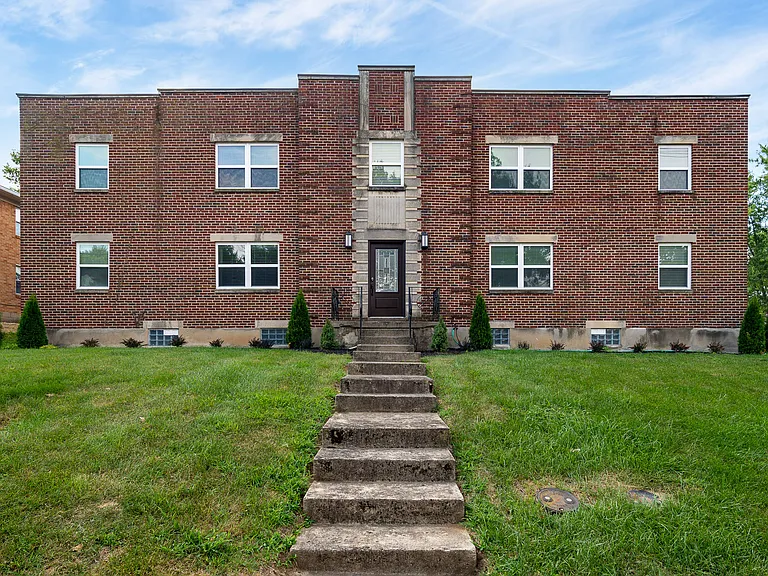 1126 Irving Ave #4 — Photo 19