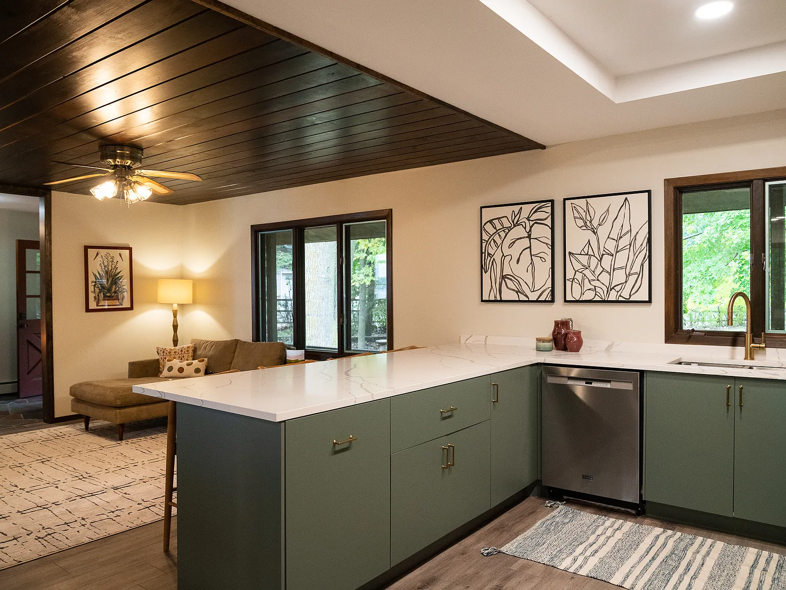 4 bed, 1956 sqft, $3,000 — Photo 2