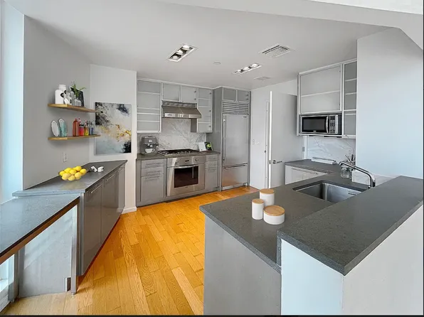 200 Chambers Street image 2 of 10