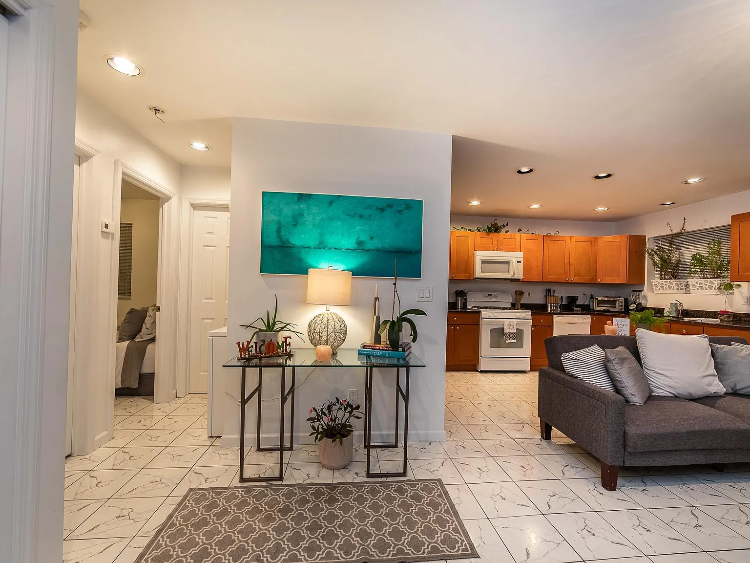 2 bed, 1250 sqft, $3,600 — Photo 2