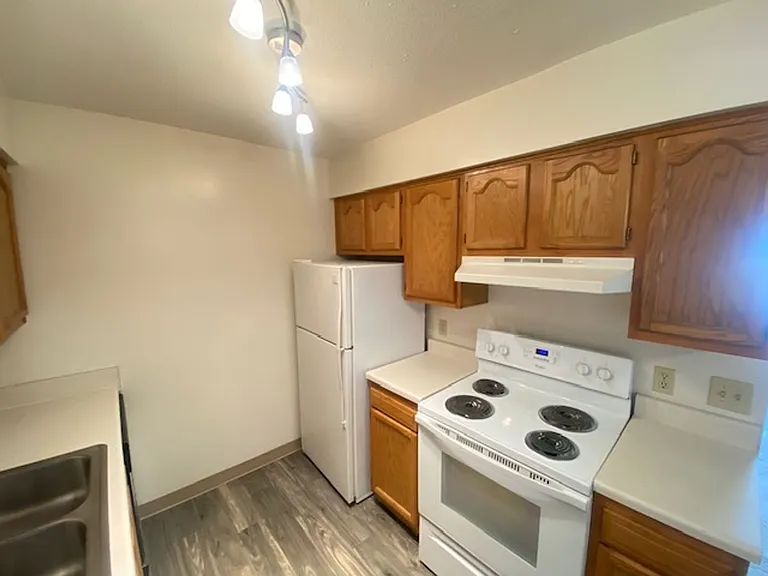 Superior Place Apartments — Photo 19