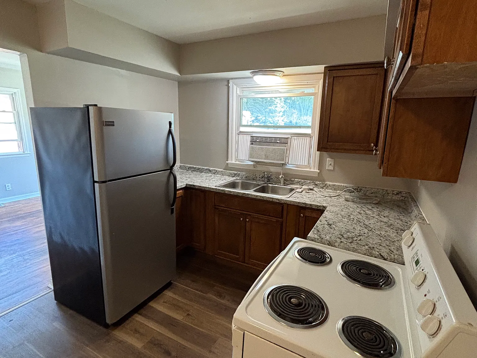 2 bed, 775 sqft, $1,150 — Photo 2