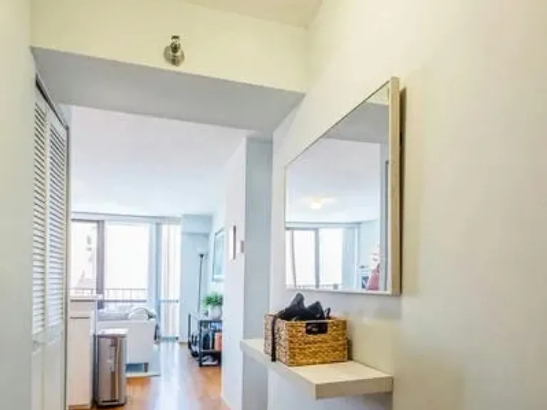 1309 N Wells St #2 — Photo 3