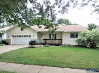 4920 E Brennan Dr, Sioux Falls, SD 57110