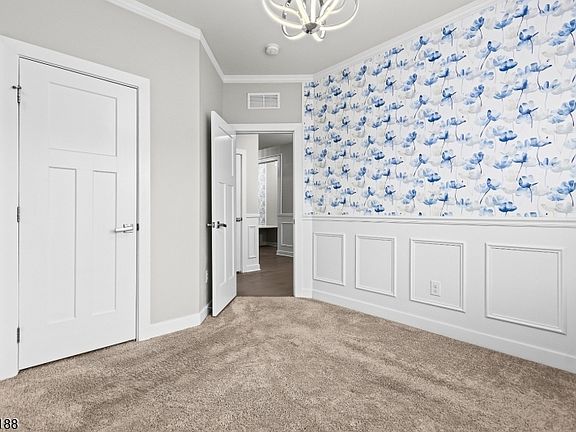 5th image of 18 Mountain View Ln