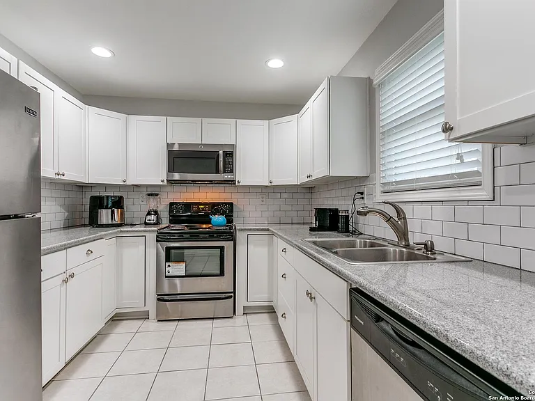 323 Byrnes Dr — Photo 5