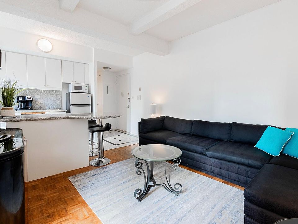 1st image of 150 W 51st St APT 1120