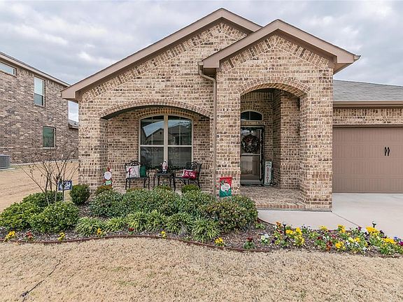 2nd image of 1824 Creekwood Dr