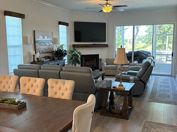 4th image of 2115 Country Club Dr