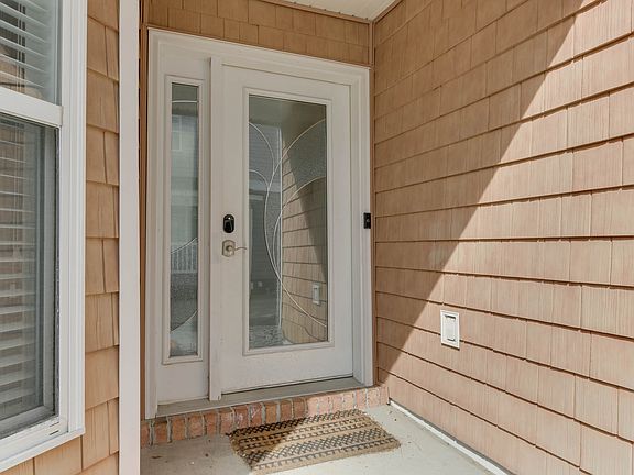 3rd image of 4815 Lake Dr #B