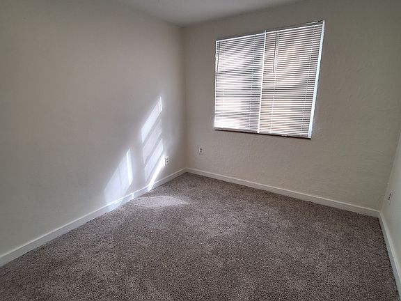 4th image of 928 Woodbine St