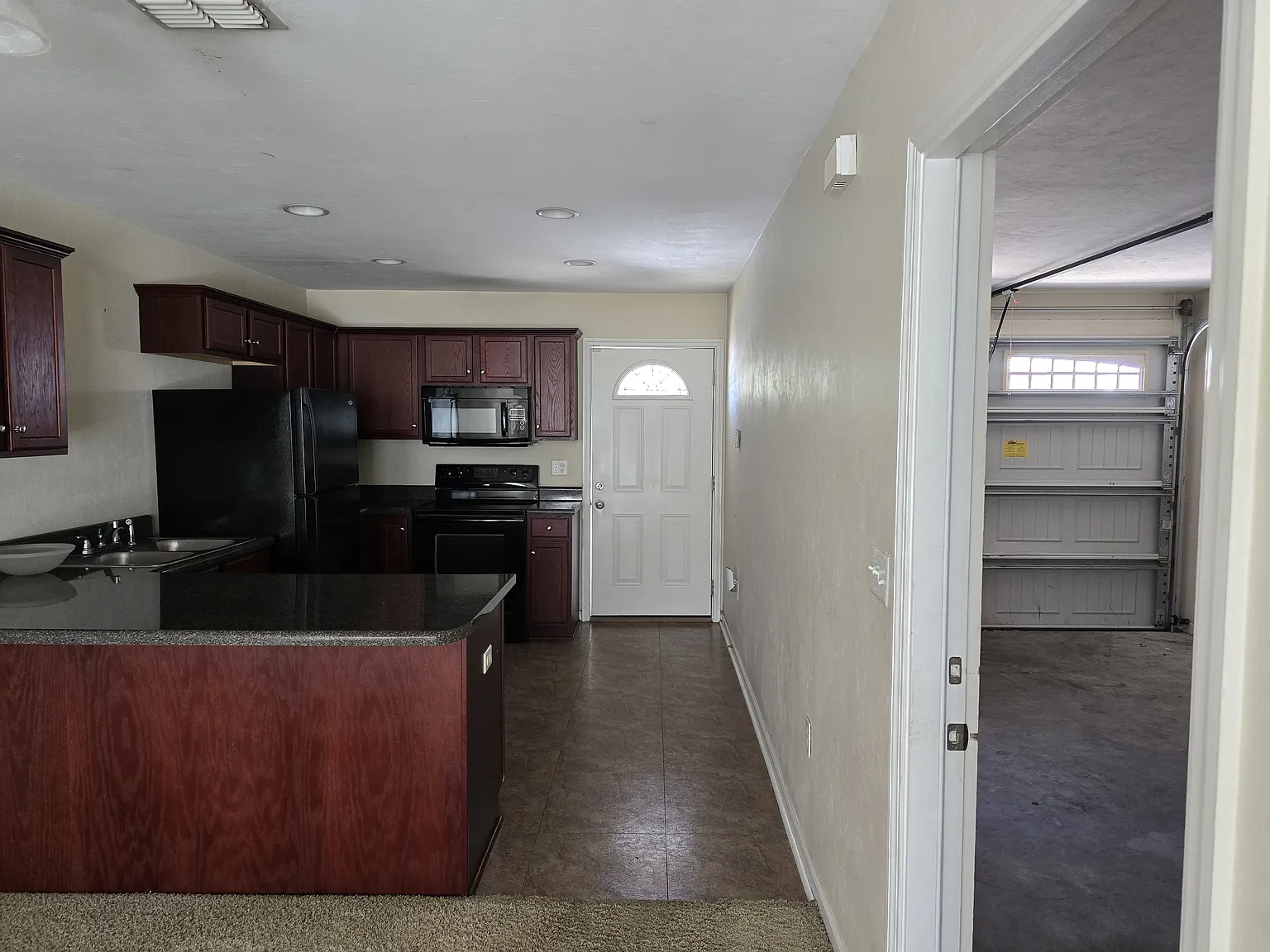 2 bed, 2.5 bath, 1124 sqft, $1,350 — Photo 4