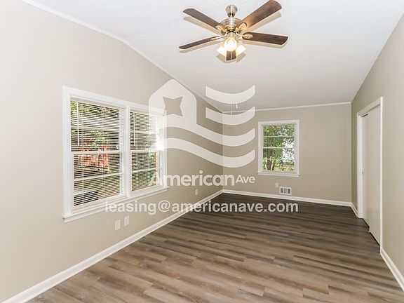 1434101_002_wm_-_living_room_13106622.jpg