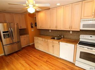 607 Blue Point Rd, Holtsville, NY 11742