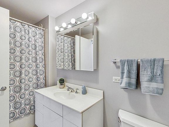 5th image of 330 W Grand Ave APT 1805
