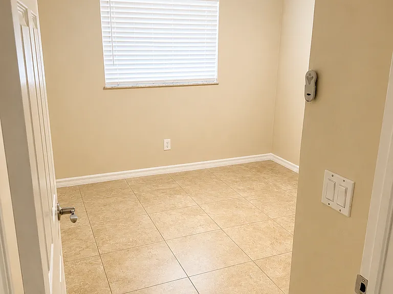 2422 Milton Ave S — Photo 7