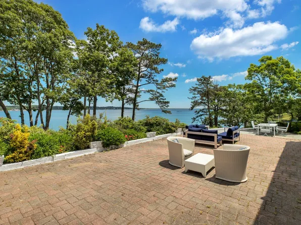 10 Bay View Dr, Hampton Bays, NY 11946