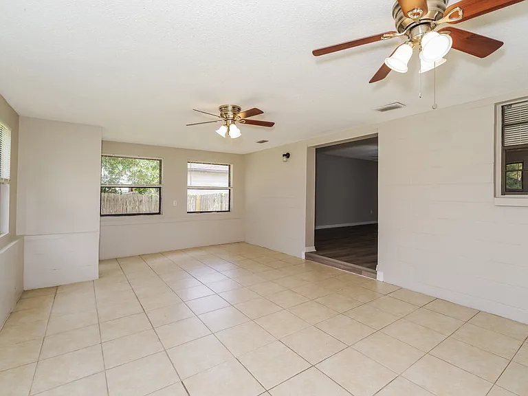 1022 Dusseldorf Ave NW — Photo 4