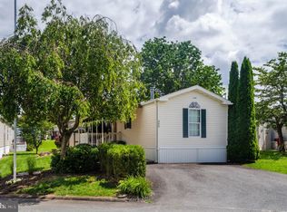 305 Robin Dr, Red Lion, PA 17356