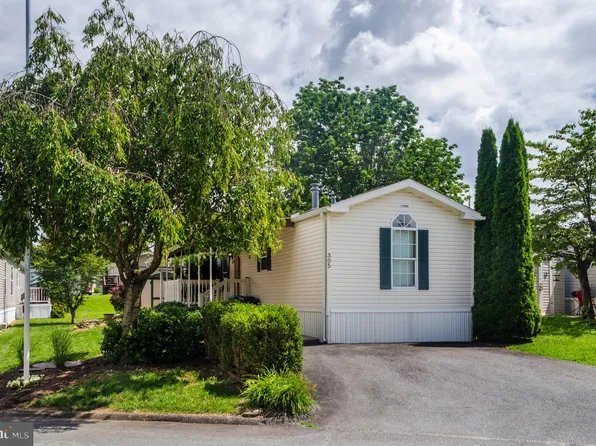 305 Robin Dr, Red Lion, PA 17356