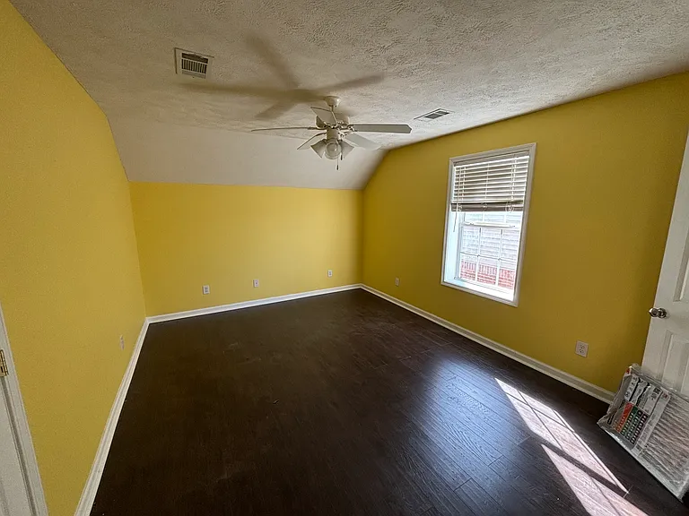 587 Mitchell St — Photo 9