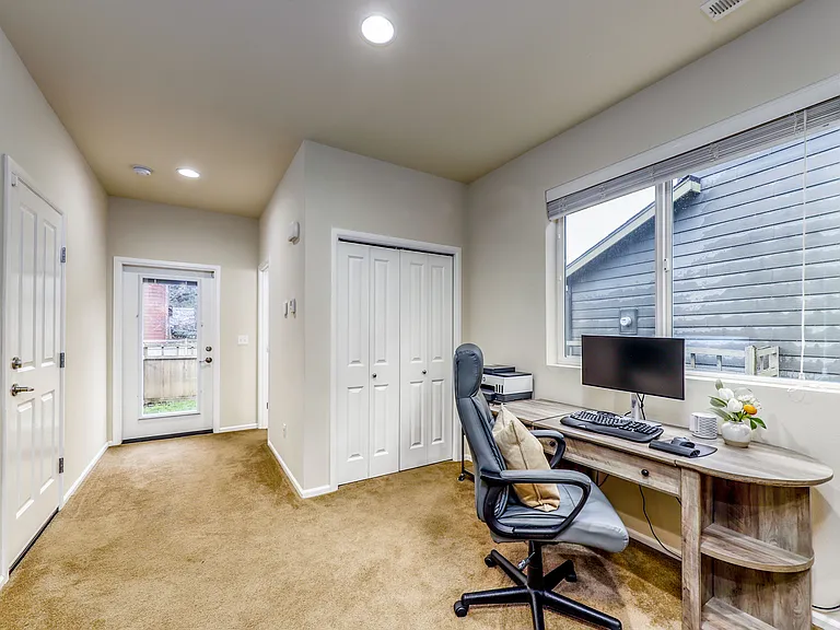4619 Strathmore Cir SW — Photo 12