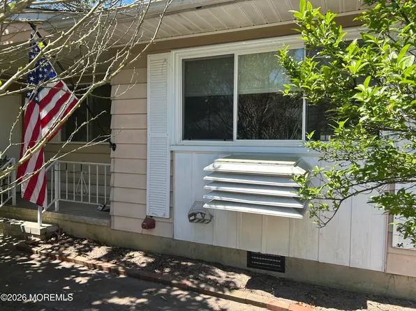 12 A California Drive, Whiting, NJ 08759