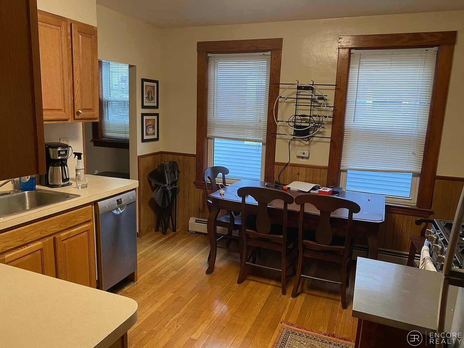3 bed, 9999 sqft, $3,100 — Photo 1