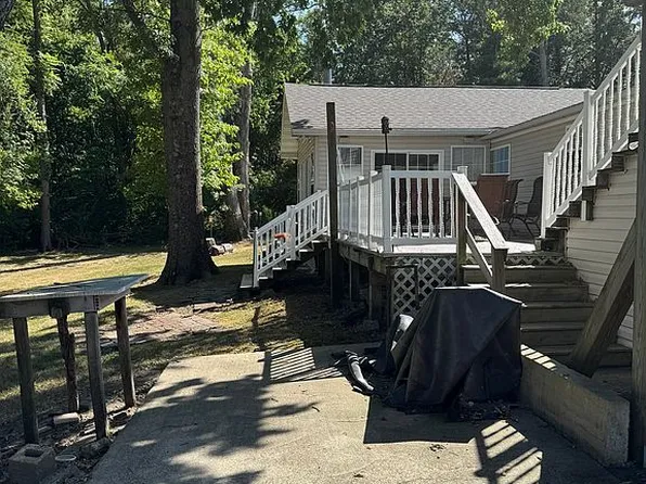 20 S Circle Dr, Carlyle, IL 62231