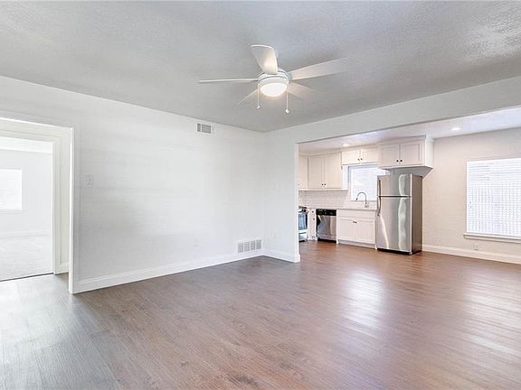 4th image of 3605 Shelby Dr #3607