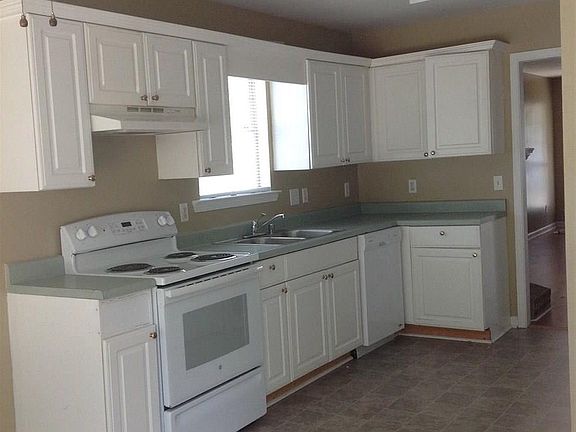 3rd image of 200 Willow Point Cir