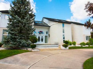 5250 Marlwood Dr, West Bloomfield, MI 48323