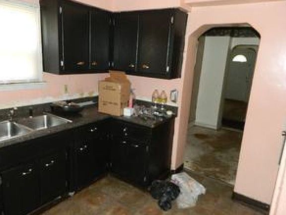 2nd image of 4464 Lee Heights Blvd